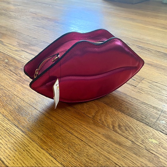 Metallic Lips Fuchsia Cross Body Bag - Picture 9 of 11